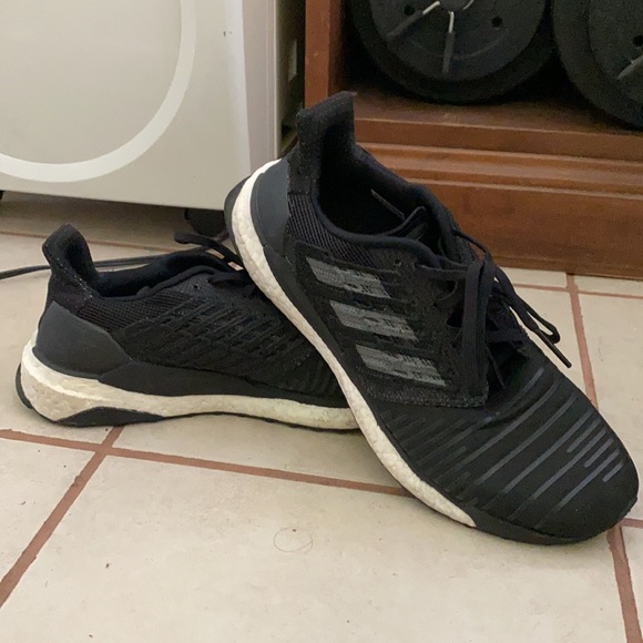 MEN’s Adidas SolarBoost size 9.5 (BLACK) - Picture 4 of 7